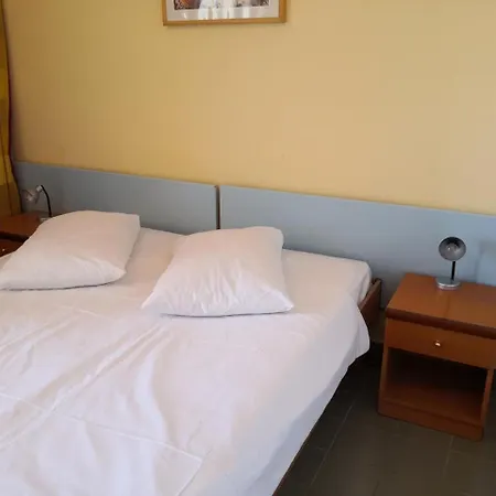 Lanterna Sunny Seaside Apartment
