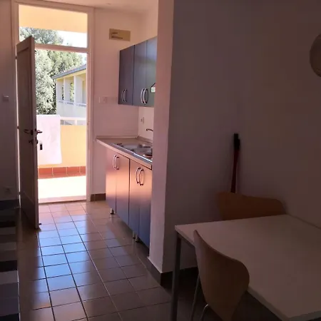 Lanterna Sunny Seaside Apartment *